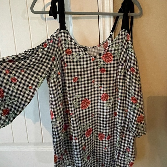 Off The Shoulder Floral Tie Sleeve Plus Size Top TORRID - Picture 1 of 3